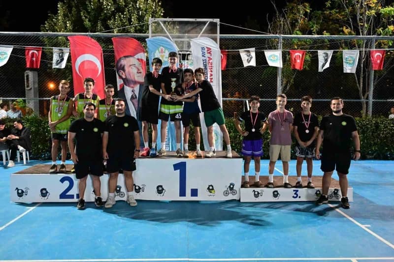 Turnuvanın tamamlanmasının ardından farklı kategorilerde dereceye giren takımlar için ödül töreni düzenlendi.