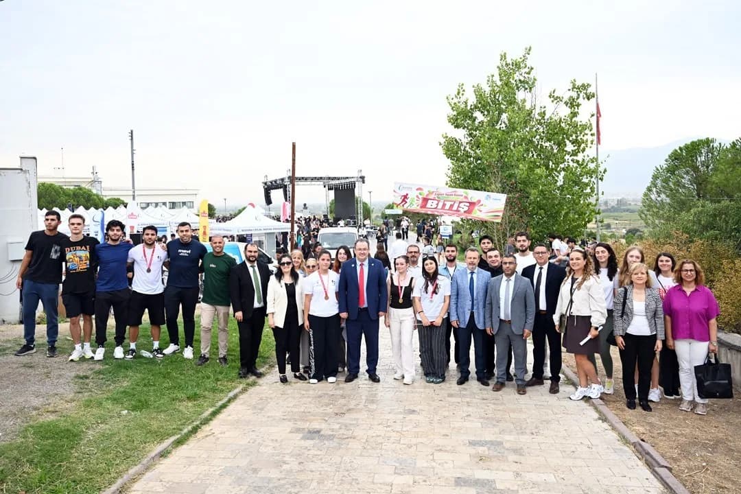 Manisa Celal Bayar Üniversitesi’nde Merhaba 26 etkinliğinde öğrenciler sosyal ve sportif faaliyetlere katılıyor