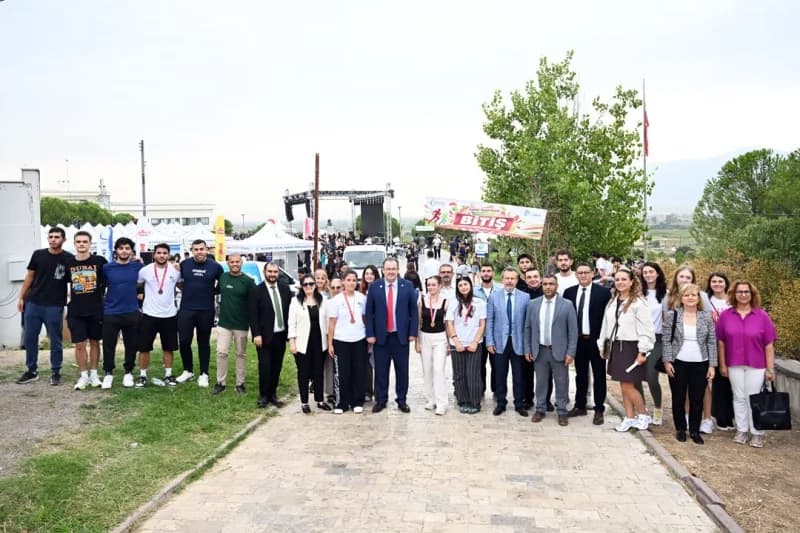 Manisa Celal Bayar Üniversitesi’nde Merhaba 26 etkinliğinde öğrenciler sosyal ve sportif faaliyetlere katılıyor
