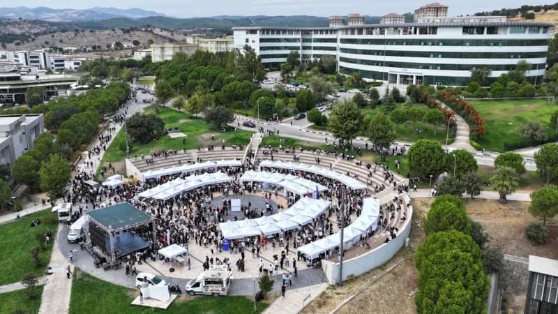 Manisa Celal Bayar Üniversitesi’nde 2026-2027 akademik yılının başlaması dolayısıyla düzenlenen "MCBÜ’ye Merhaba’26" etk