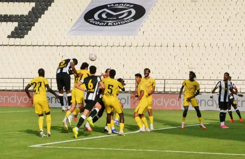 Manisa 19 Mayıs Stadyumu'nda oynanan Manisa FK ile İstanbulspor arasındaki Trendyol 1. Lig maçı