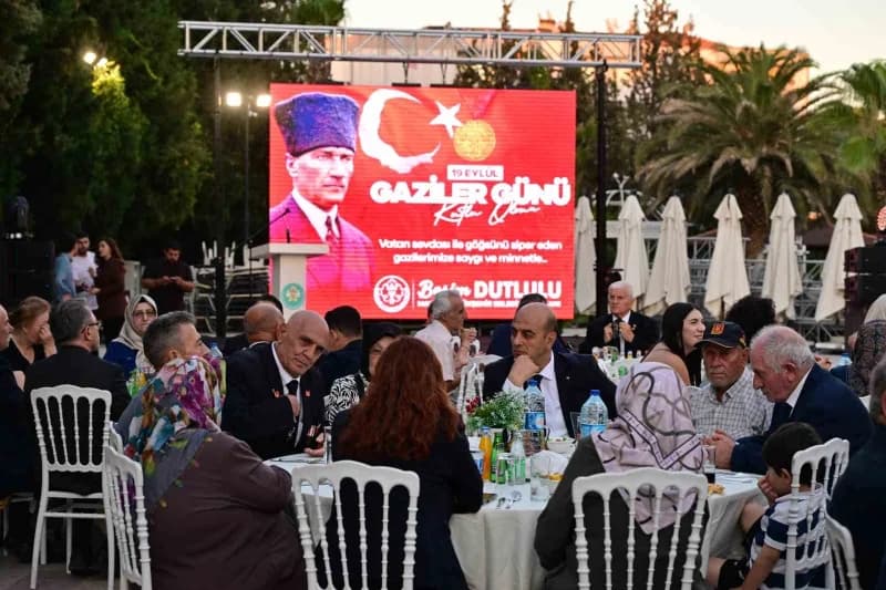 Manisa Büyükşehir Belediyesi, 19 Eylül Gaziler Günü dolayısıyla Gazi ve Şehit aileleri onuruna program düzenledi. Saruha