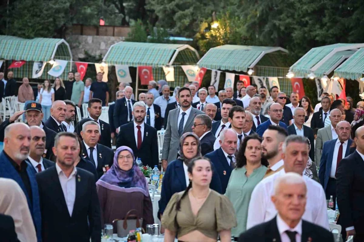 Manisa Büyükşehir Belediyesi, 19 Eylül Gaziler Günü dolayısıyla Gazi ve Şehit aileleri onuruna program düzenledi. Saruha