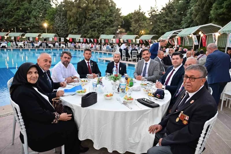 Manisa Büyükşehir Belediyesi, 19 Eylül Gaziler Günü dolayısıyla Gazi ve Şehit aileleri onuruna program düzenledi. Saruha