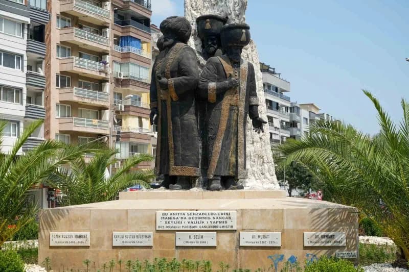 Moris Şinasi kavşağında bulunan Şehzadeler Heykeli
