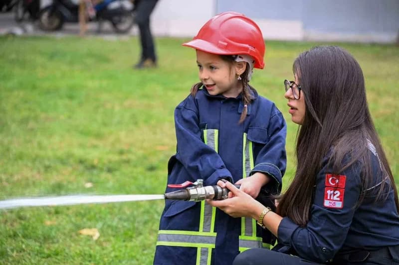 Manisa Büyükşehir Belediye Başkanı Besim Dutlulu, 25 Eylül-1 Ekim İtfaiye Haftası dolayısıyla İtfaiye Dairesi Başkanlığı