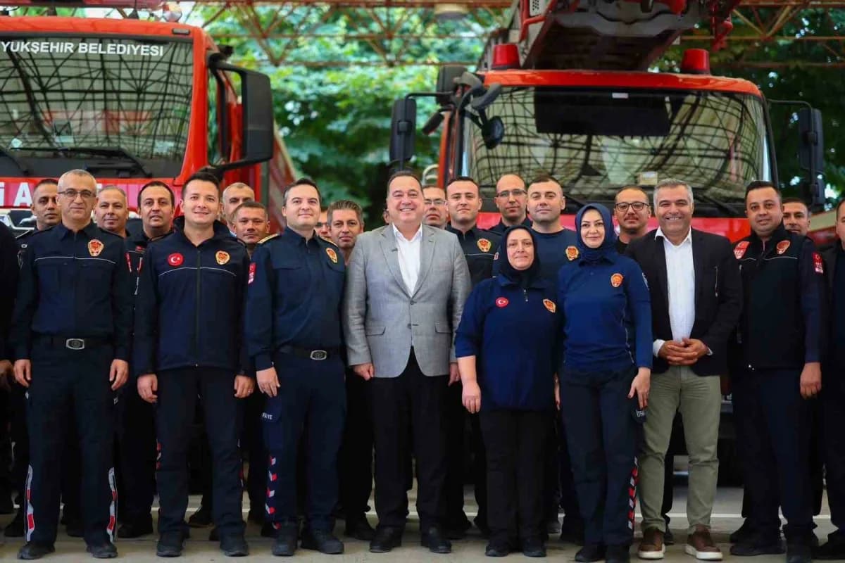 Manisa Büyükşehir Belediye Başkanı Besim Dutlulu, 25 Eylül-1 Ekim İtfaiye Haftası dolayısıyla İtfaiye Dairesi Başkanlığı