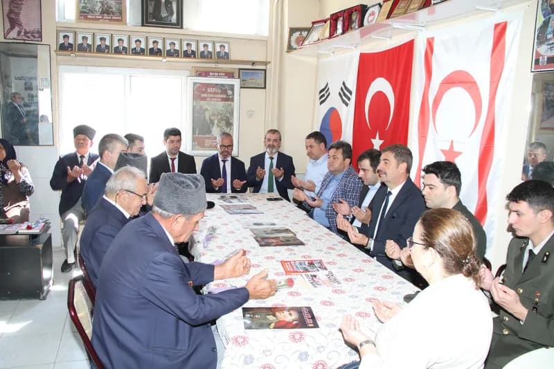 Manisa’nın Kula ilçesinde 19 Eylül Gaziler Günü dolayısıyla düzenlenen programda, Gaziler ve şehitler anıldı.