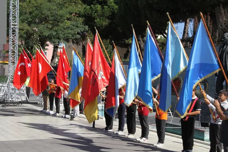 Manisa’nın Kula ilçesinde 19 Eylül Gaziler Günü dolayısıyla düzenlenen programda, Gaziler ve şehitler anıldı.