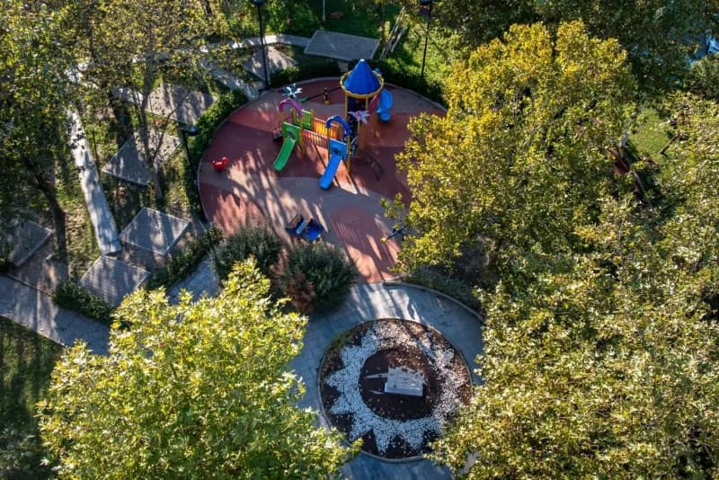 Manisa Büyükşehir Belediyesi, Kent genelindeki Park, çocuk oyun alanları, fitness alanları ve yürüyüş yollarında kauçuk