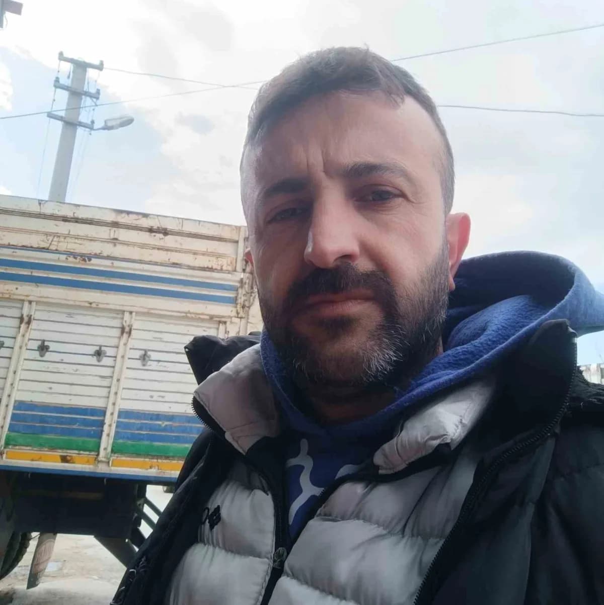 Manisa’nın Salihli ilçesindeki bir kahvehanede ölü bulunan 35 yaşındaki Mehmet Gök’ün darbedilerek öldürüldüğünün belirl