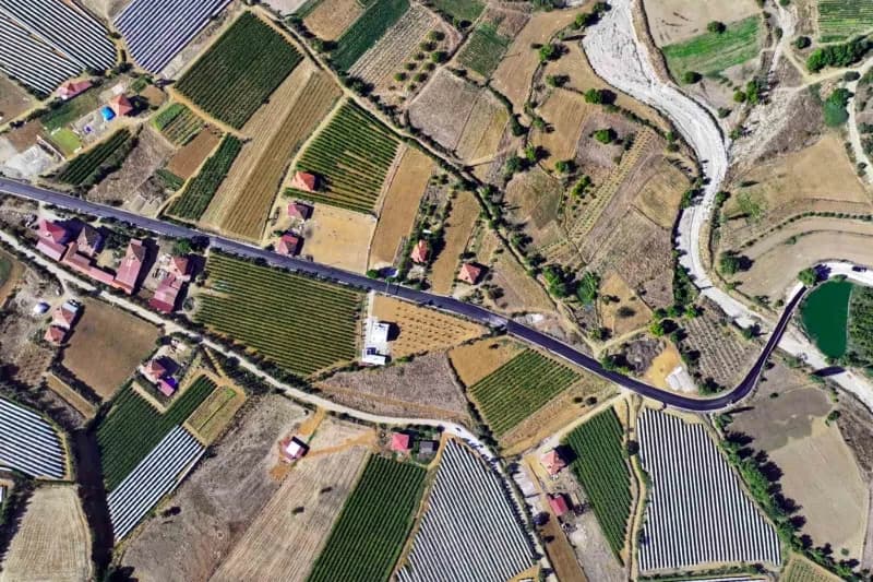 Manisa Büyükşehir Belediyesi, Sarıgöl ilçesinde mahalleler arasındaki ulaşım konforunu ve Yol güvenliğini artırmak amacı