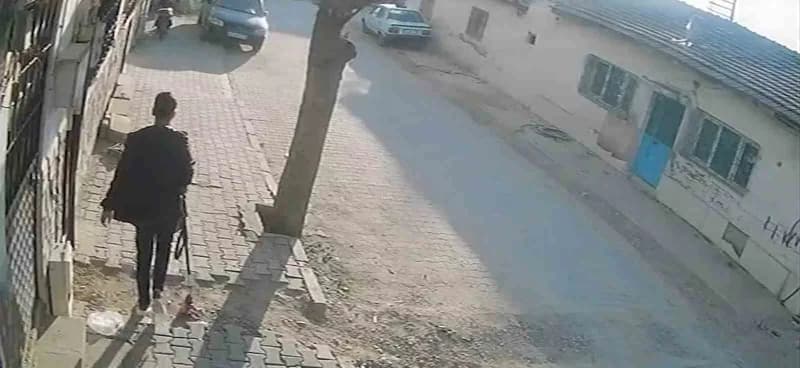 Saldırganın geliş ve kaçış anları güvenlik kamerasına yansıdı