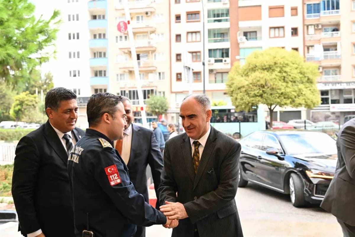 Manisa Valisi Vahdettin Özkan, İtfaiye Haftası dolayısıyla Manisa Büyükşehir Belediyesi İtfaiye Dairesi Başkanlığını ziy