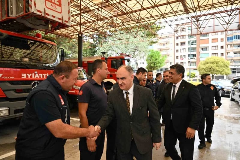 Manisa Valisi Vahdettin Özkan, İtfaiye Haftası dolayısıyla Manisa Büyükşehir Belediyesi İtfaiye Dairesi Başkanlığını ziy