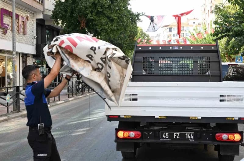 Manisa'da Büyükşehir Belediyesi Zabıta ekipleri ile İl Emniyet Müdürlüğü ekipleri, Yunusemre ve Şehzadeler ilçelerindeki