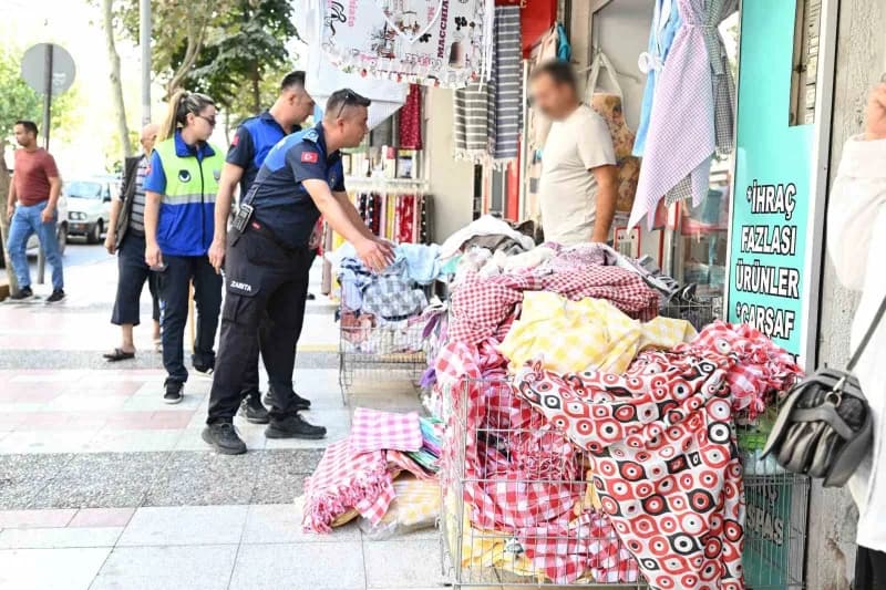Manisa'da Büyükşehir Belediyesi Zabıta ekipleri ile İl Emniyet Müdürlüğü ekipleri, Yunusemre ve Şehzadeler ilçelerindeki