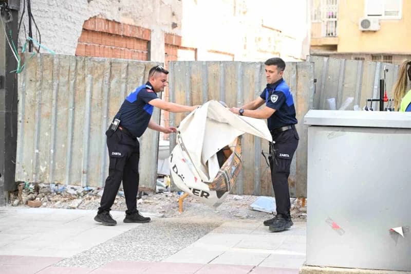 Manisa'da Büyükşehir Belediyesi Zabıta ekipleri ile İl Emniyet Müdürlüğü ekipleri, Yunusemre ve Şehzadeler ilçelerindeki
