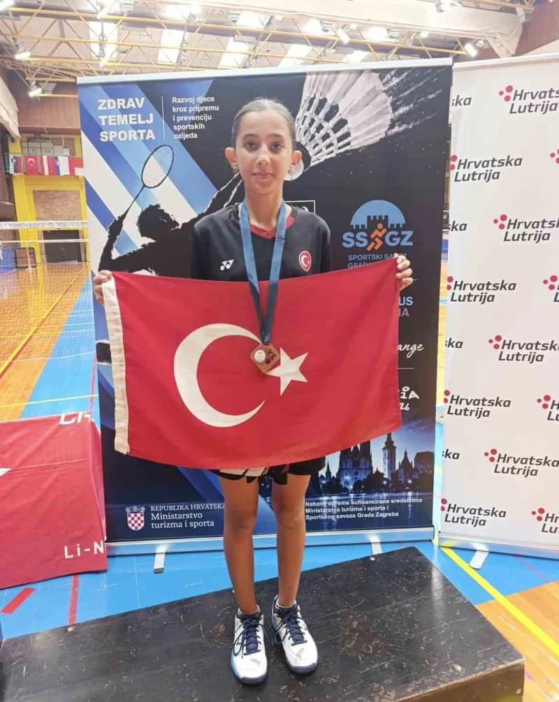 Yunusemre Belediyespor’un genç badmintoncusu Irmak Denktaş, Hırvatistan’da düzenlenen Youth Open Uluslararası Badminton