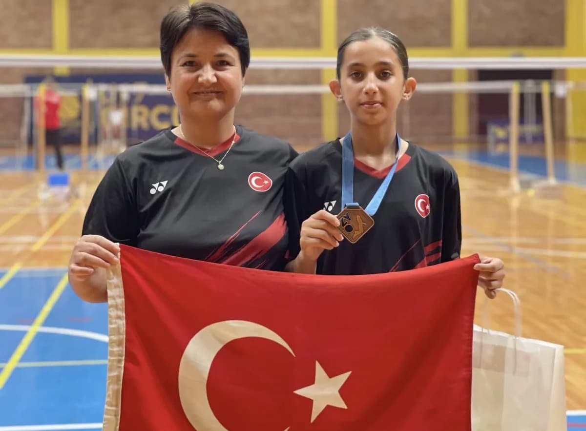 Yunusemre Belediyespor’un genç badmintoncusu Irmak Denktaş, Hırvatistan’da düzenlenen Youth Open Uluslararası Badminton