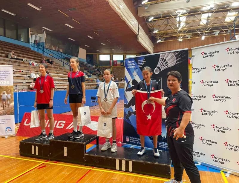 Yunusemre Belediyespor’un genç badmintoncusu Irmak Denktaş, Hırvatistan’da düzenlenen Youth Open Uluslararası Badminton