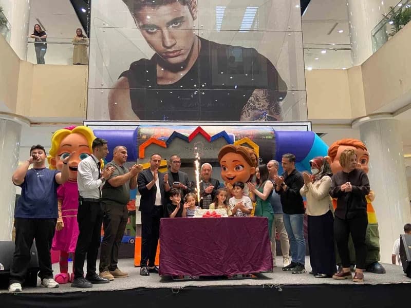 Mardian Mall’da 6. yıl kutlamalarında sahne gösterileri ve çocuk etkinlikleri renkli görüntüler oluşturdu