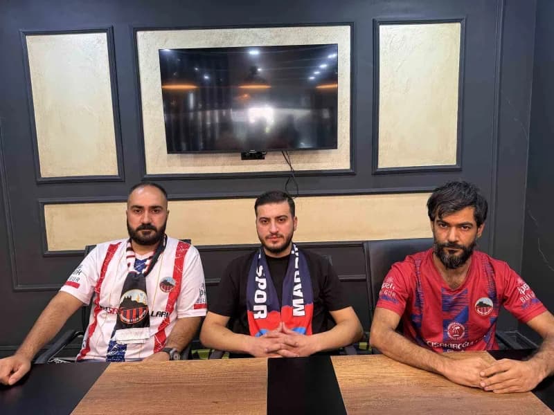 Emrullah Başçı (Sağda) ve Enver Kavak (Ortada)