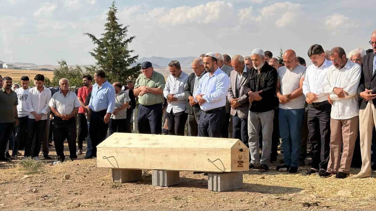 Mardin'de tarlada ölü bulunan çocuğun cenazesi defnedildi