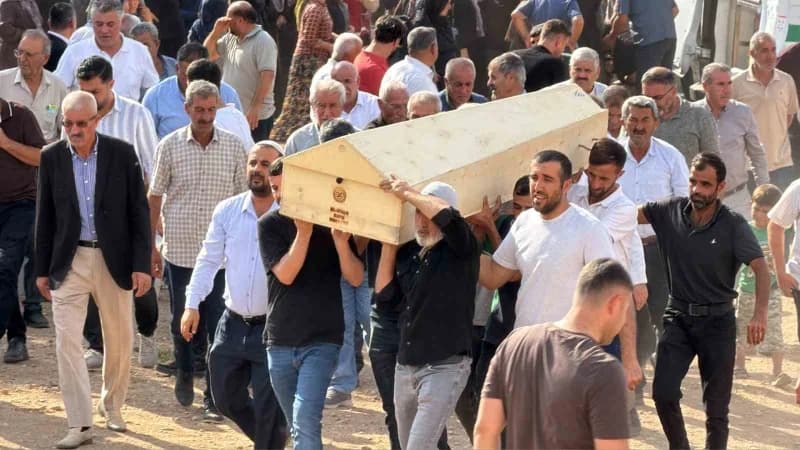 Mardin Derik'te tarlada ölü bulunan 13 yaşındaki Selahattin Karayel'in cenaze töreninden görüntü