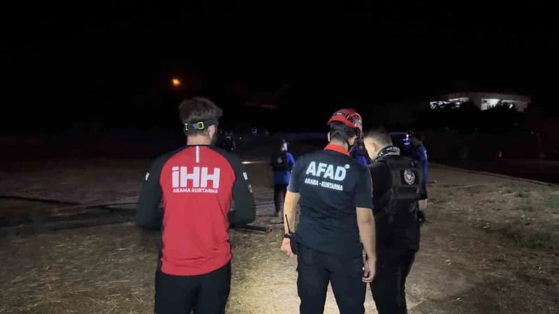 Mardin Derik ilçesinde mısır tarlasında bulunan 13 yaşındaki çocuğun arama çalışmaları