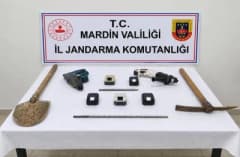 Mardin’de jandarma ekiplerinin tarihi eser kaçakçılığı operasyonunda ele geçirilen tarihi eserler