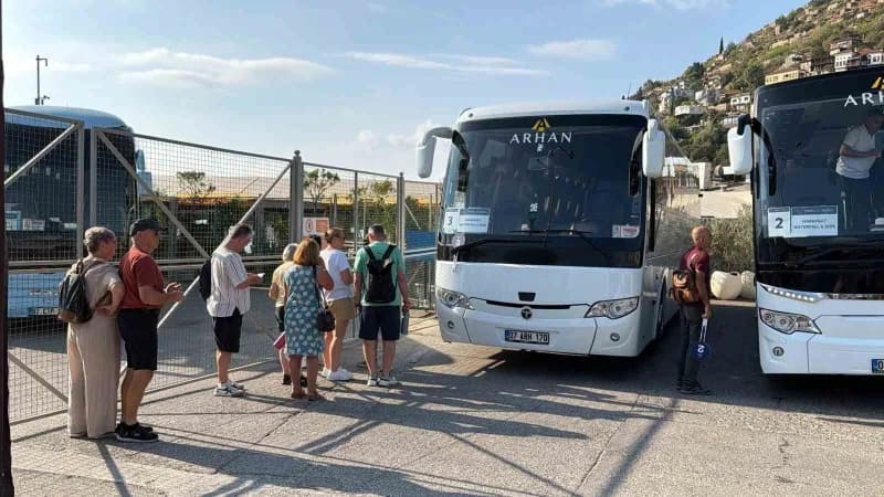 Antalya’nın Alanya ilçesine Malta bandıralı 264 metre uzunluğundaki marella Discovery isimli kruvaziyer gemisi geldi. Ge