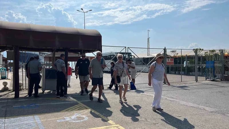 Antalya’nın Alanya ilçesine Malta bandıralı 264 metre uzunluğundaki marella Discovery isimli kruvaziyer gemisi geldi. Ge