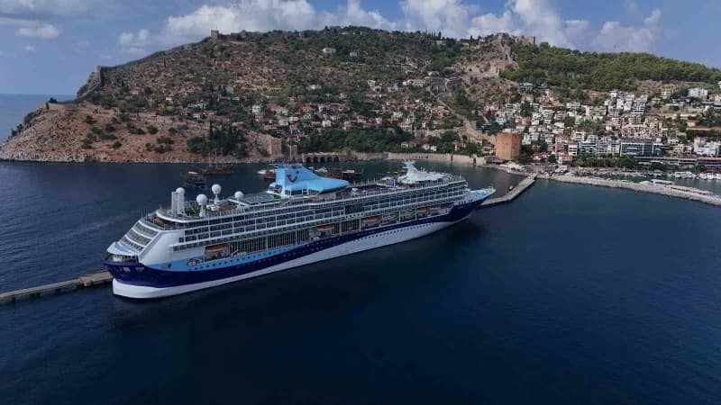 Antalya’nın Alanya ilçesine Malta bandıralı 264 metre uzunluğundaki marella Discovery isimli kruvaziyer gemisi geldi. Ge
