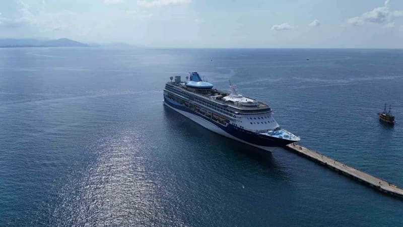 Antalya’nın Alanya ilçesine Malta bandıralı 264 metre uzunluğundaki marella Discovery isimli kruvaziyer gemisi geldi. Ge