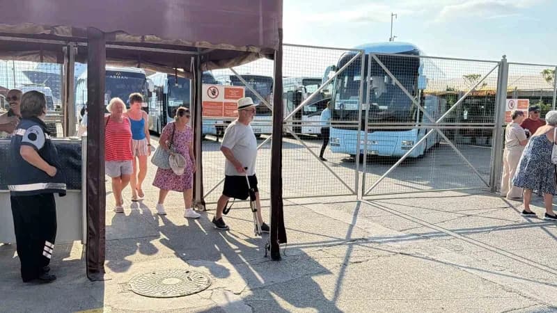 Antalya’nın Alanya ilçesine Malta bandıralı 264 metre uzunluğundaki marella Discovery isimli kruvaziyer gemisi geldi. Ge