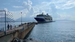 Marella Discovery kruvaziyer gemisi Alanya iskelesine demir atmış halde