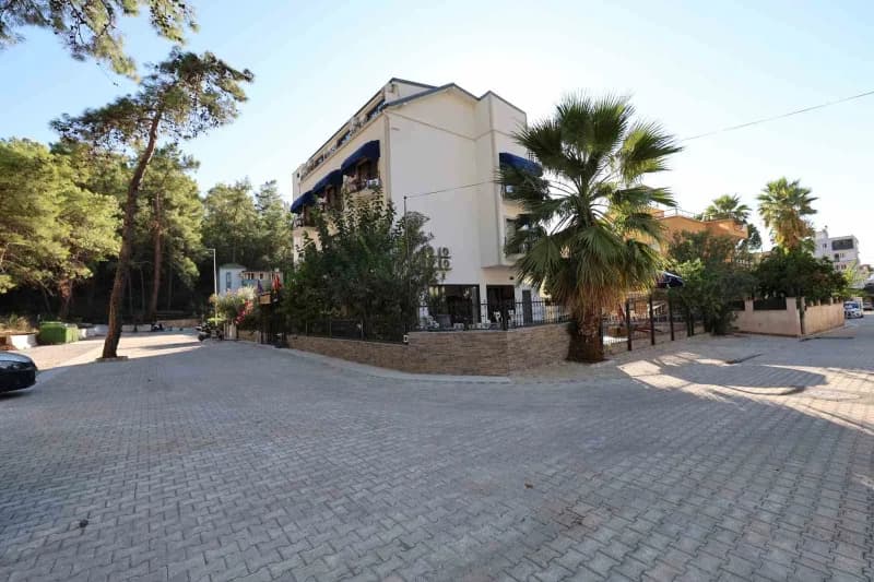 Marmaris Adaköy’de yollar yenilendi