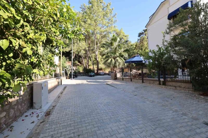 Marmaris Adaköy’de yollar yenilendi