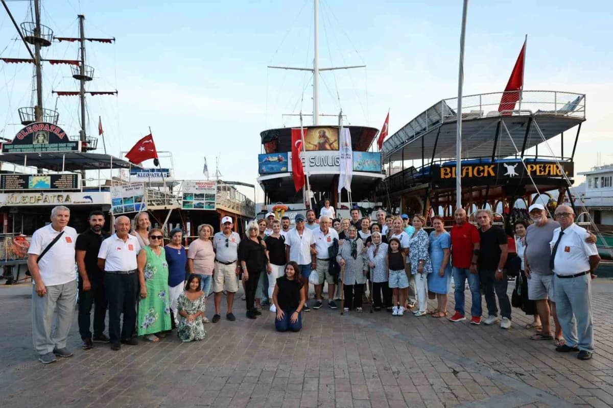 Marmaris’te gaziler ve ailelerinin katıldığı mehtap tekne turundan deniz manzarası