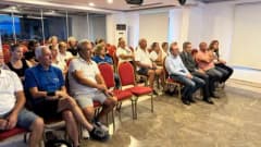 Marmaris'te çevre bilincini artırmak için İzmarit Savaşçıları projesi kapsamında yapılan toplantıdan bir kare