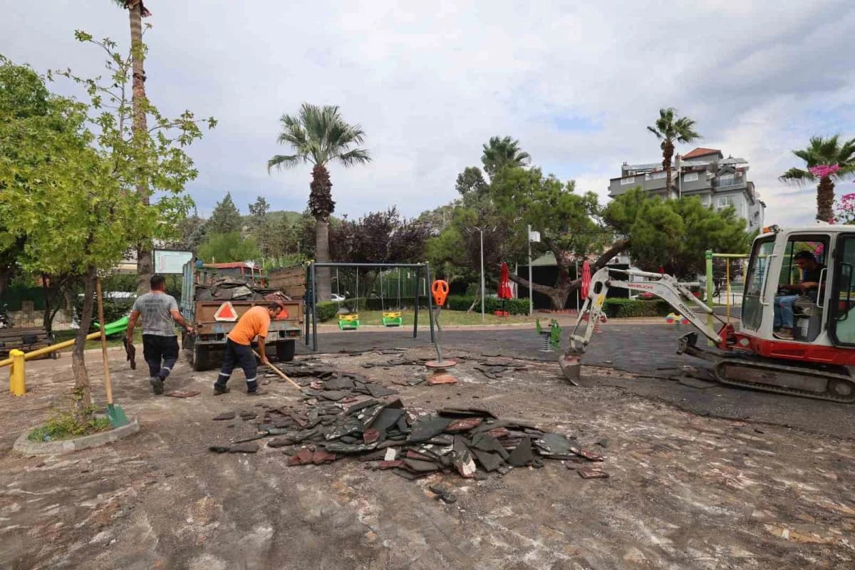 Muğla'nın Marmaris ilçesinde parklar elden geçiyor. Marmaris Belediyesi, merkez ve kırsal mahallelerde bulunan toplam 16