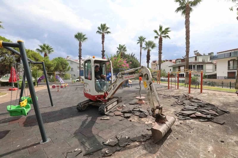 Muğla'nın Marmaris ilçesinde parklar elden geçiyor. Marmaris Belediyesi, merkez ve kırsal mahallelerde bulunan toplam 16