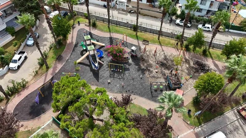 Muğla'nın Marmaris ilçesinde parklar elden geçiyor. Marmaris Belediyesi, merkez ve kırsal mahallelerde bulunan toplam 16