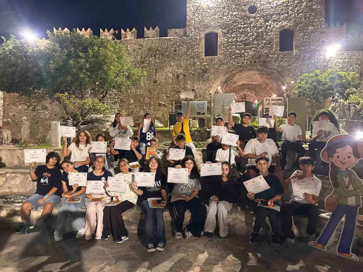 Marmaris Evrenpaşa Ortaokulu öğrencileri Türkçe dersi kapsamında müzede oyun ve keşif etkinliği yapıyor