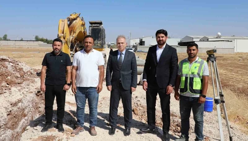 Çalışmaları yerinde inceleyen MARSU Genel Müdürü, Plan, Proje, Yatırım ve İnşaat Daire Başkanı Zeynettin Yaman ile tekni