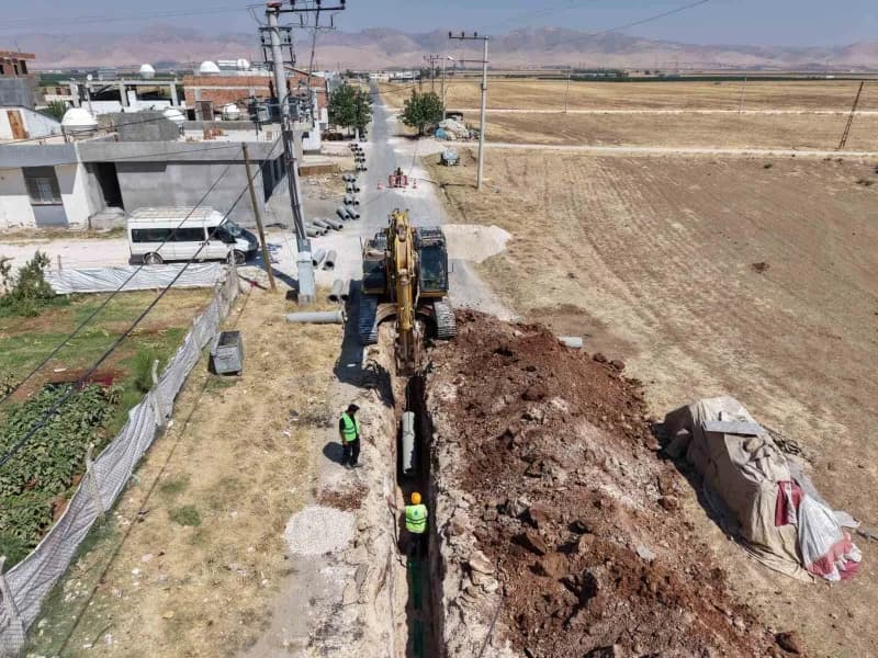 Mardin Kızıltepe Mezopotamya Mahallesi’nde devam eden kanalizasyon hattı imalat çalışmaları