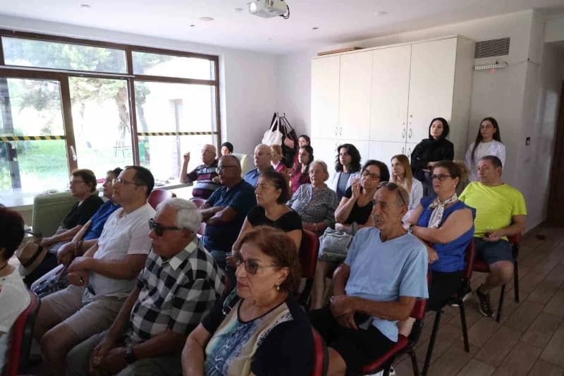 Antalya Büyükşehir Belediyesi Mavi Ev Alzheimer hastaları ve yakınlarına moral etkinliği düzenliyor