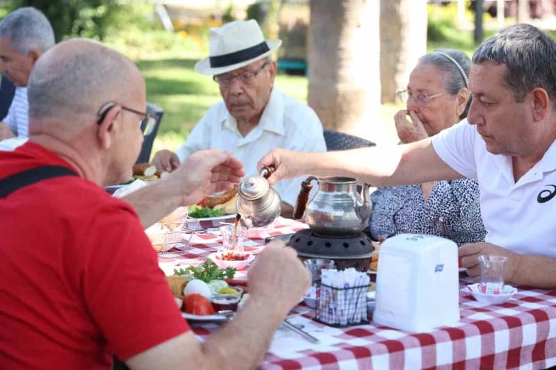 Antalya Büyükşehir Belediyesi bünyesinde Alzheimer hastaları ve yakınlarına hizmet veren Mavi Ev'de, "Dünya Alzheimer Ay