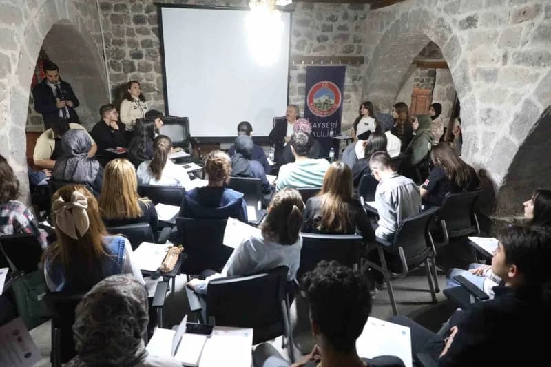 Kayseri Valiliği ve Melikgazi Belediyesi işbirliği ile üçüncü yılına hazırlanan, gençlerin Sosyal Bilimler alanlarında k